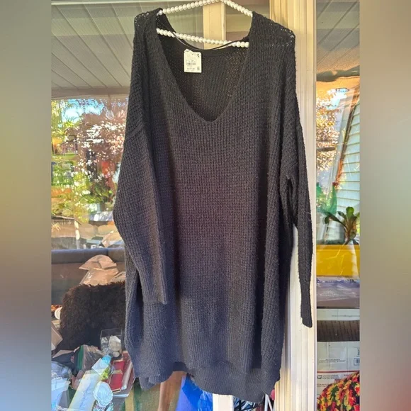 NWT FREE PEOPLE Oversized Black Waffle-Knit Slouchy Sweater • V-Neck • Fit S–3XL - Picture 2 of 13